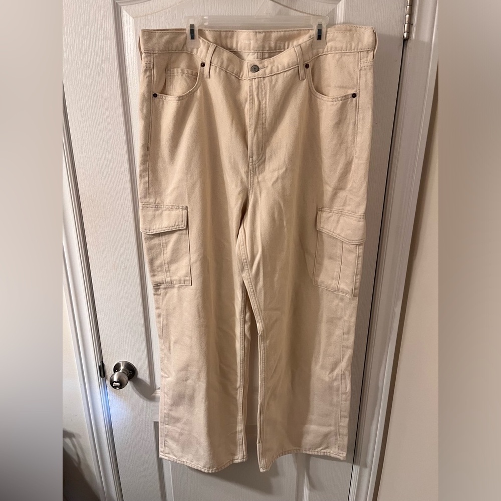 Old Navy wide leg cargos size 18.